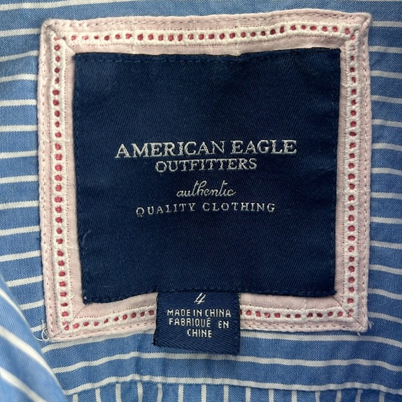 American Eagle Outfitters woman’s  Blue Striped‎ button up top size 4 - Picture 2 of 3